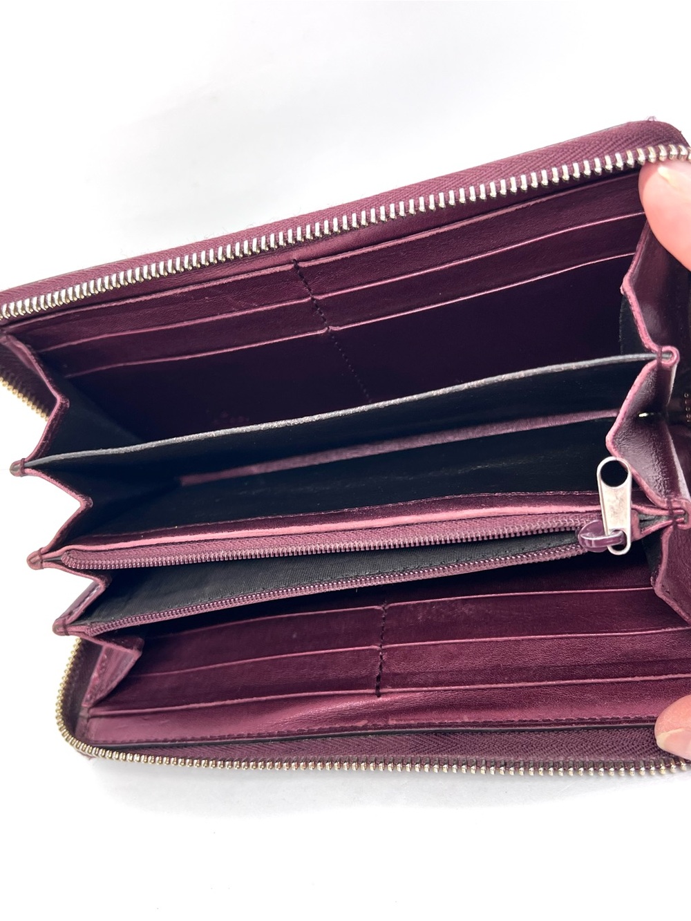 Gucci GG Embossed Lovely Heart Zip Wallet Burgundy Patent COA - Picture 8 of 16
